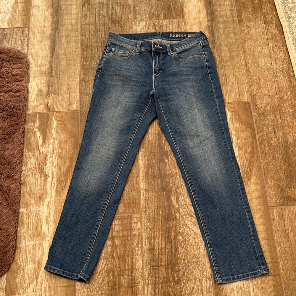Women’s cropped jeans by New York and company.